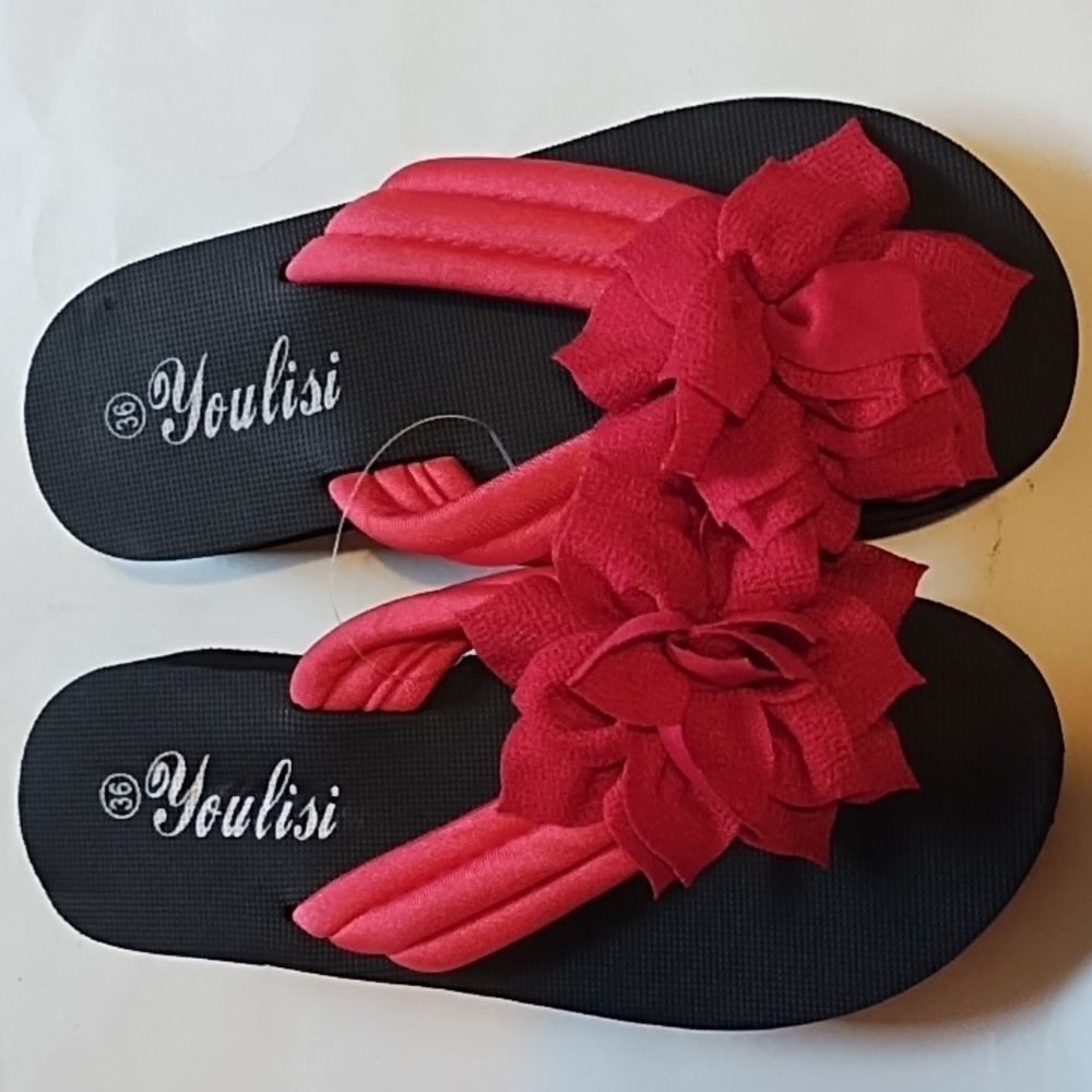 NWT Women's Black and Red Floral Sandals